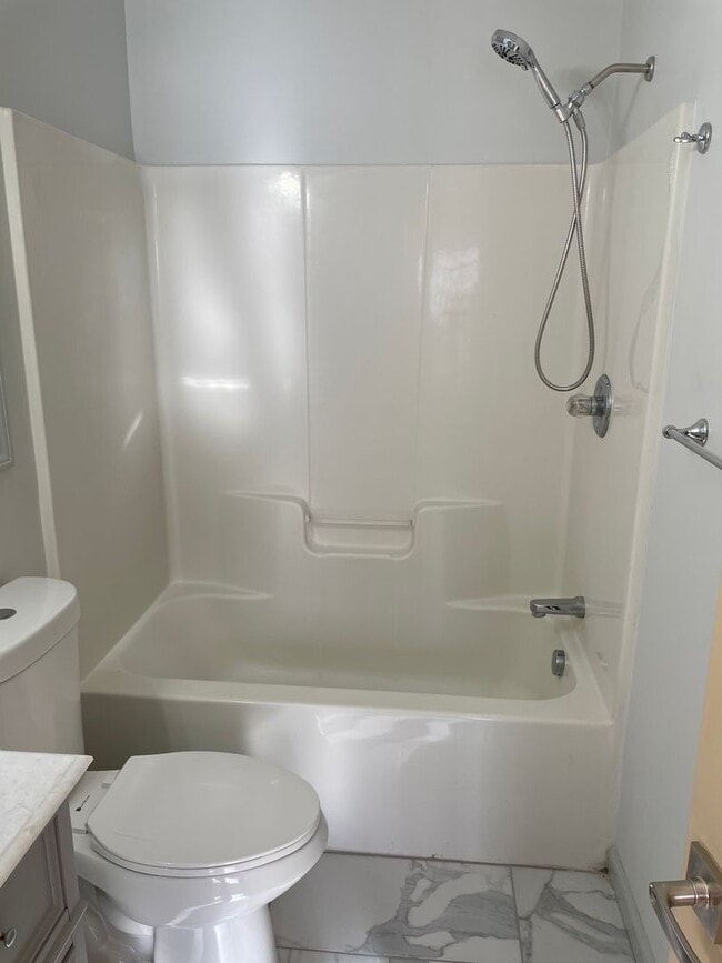 Building Photo - 1303