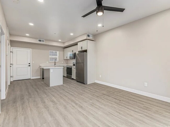 Photo - 1435 E Taylor St Apartment