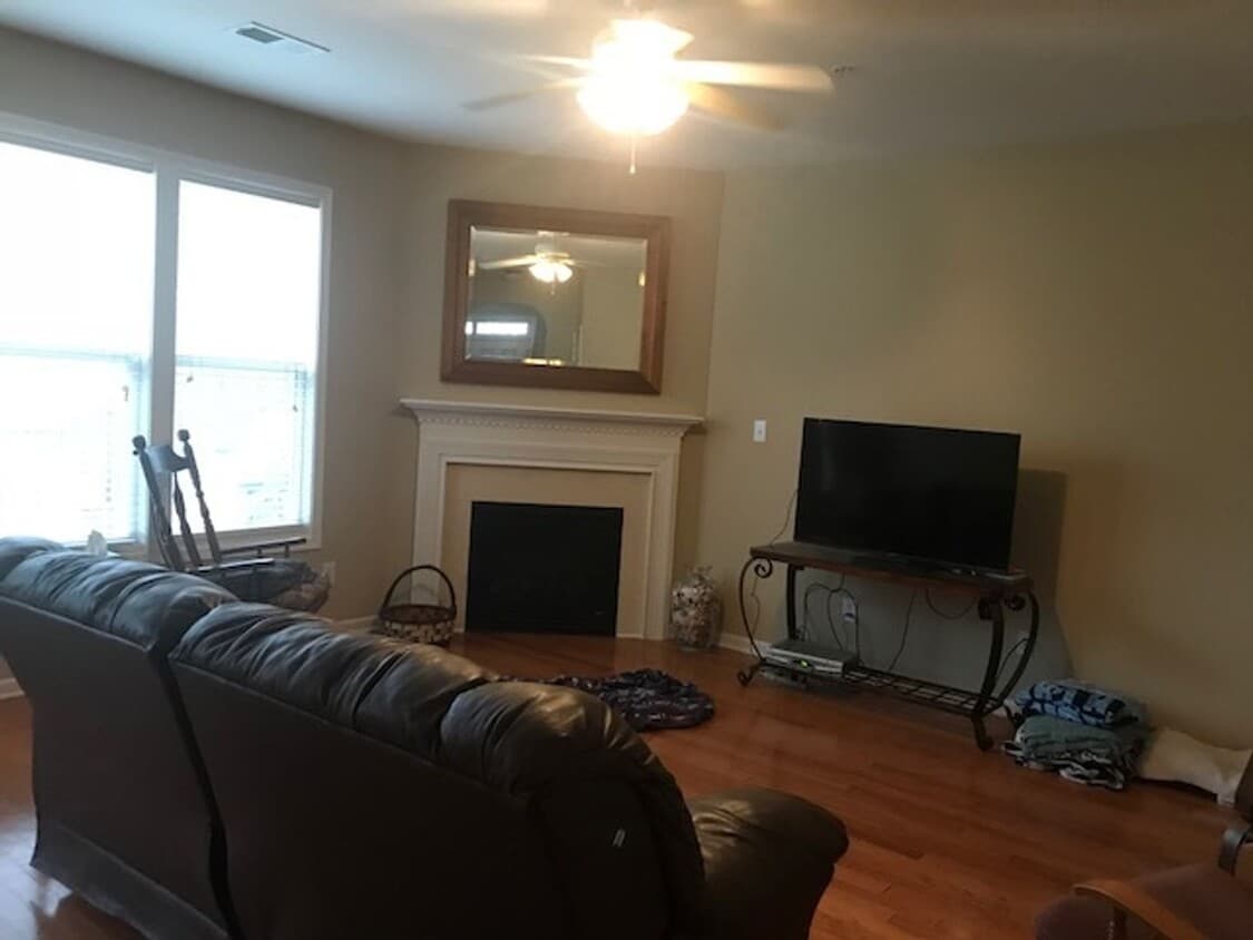 Primary Photo - A lovely Vineyard Square Townhome in Chape...