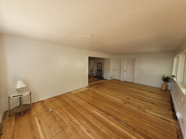Foto del edificio - 212 Oak Ave