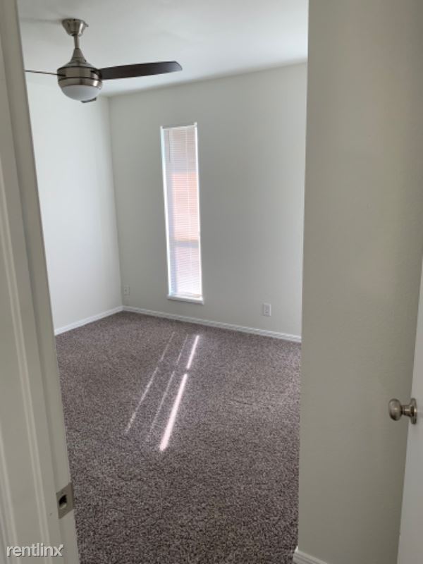 Building Photo - 3 br, 3 bath Townhome - 2701 Shoreridge Ave