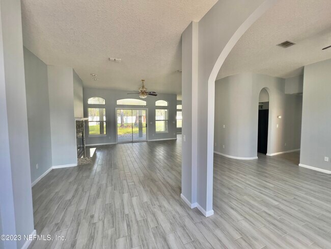Foto del edificio - 581 Falcon Fork Way