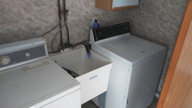 Foto del edificio - 210 Avon Rd