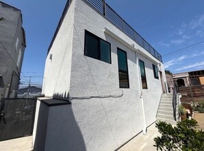 Building Photo - 872-878 Serrano Place