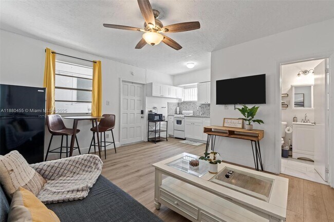 Foto del edificio - 2453 SW 17th St