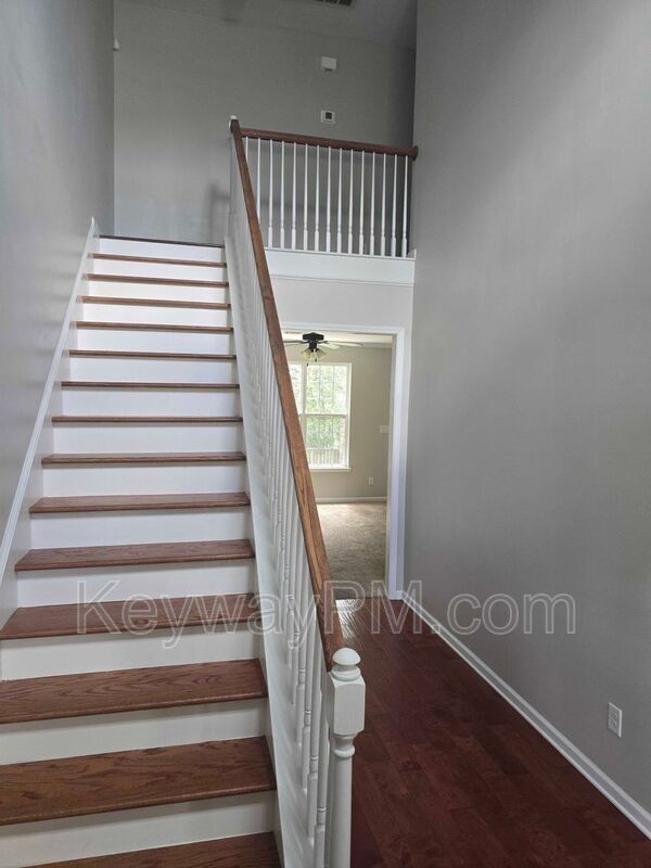 Building Photo - 1430 Collins Dr