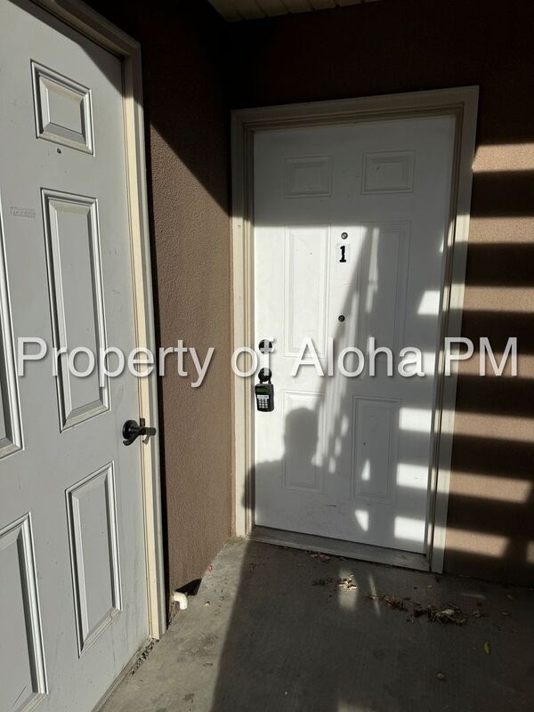 Foto del edificio - 1071 W Pine Ave