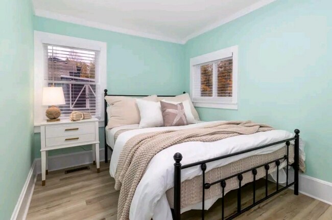 Building Photo - 10166 SE Torch Lake Dr