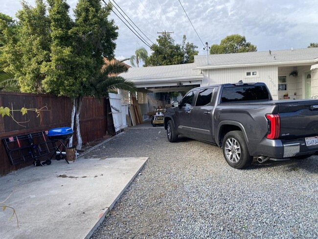 Foto del edificio - 5254 San Jacinto Pl