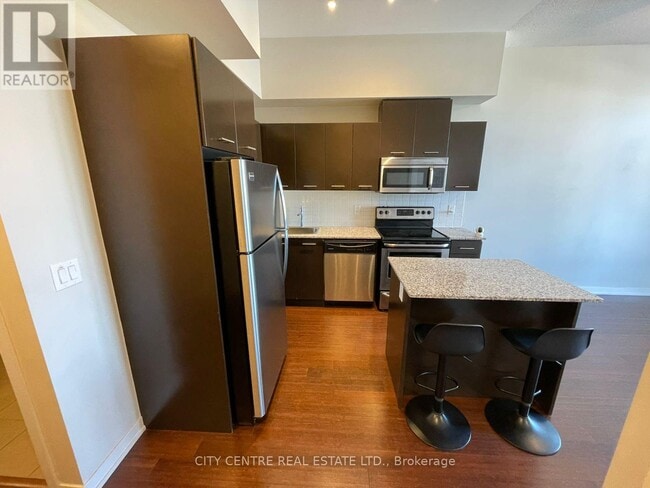 Photo du bâtiment - 365 Prince of Wales Dr