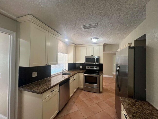 Foto del edificio - 11360 NW 37th Pl