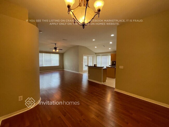 Foto del edificio - 16752 Nikki Ln