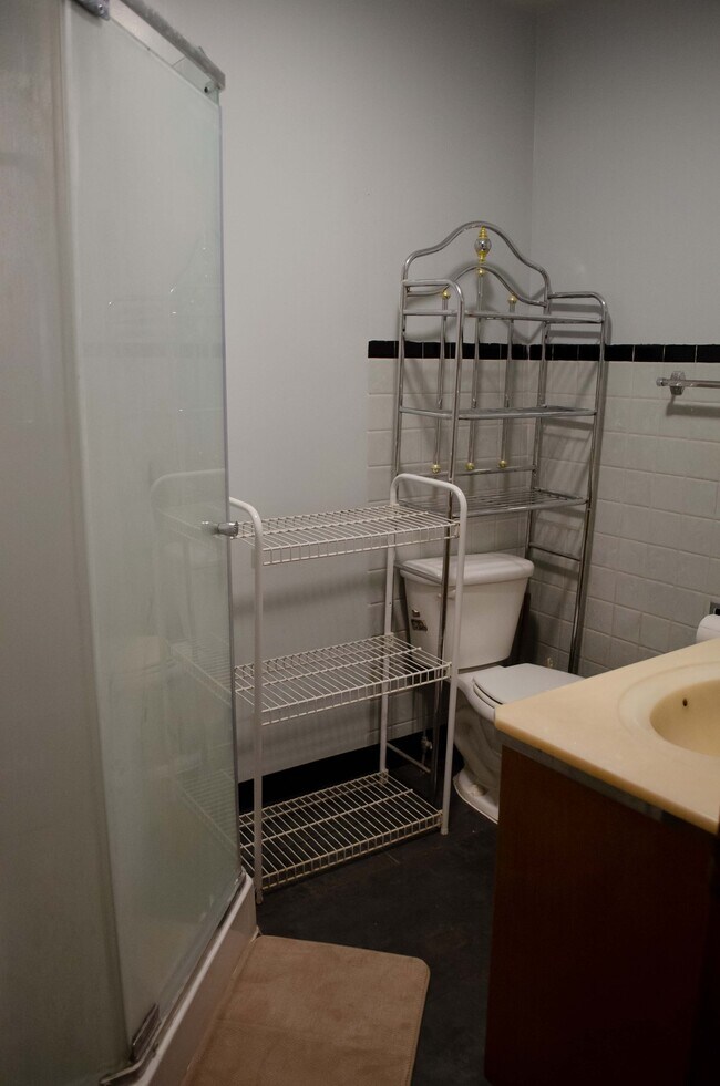 Bathroom - 512 Perry St