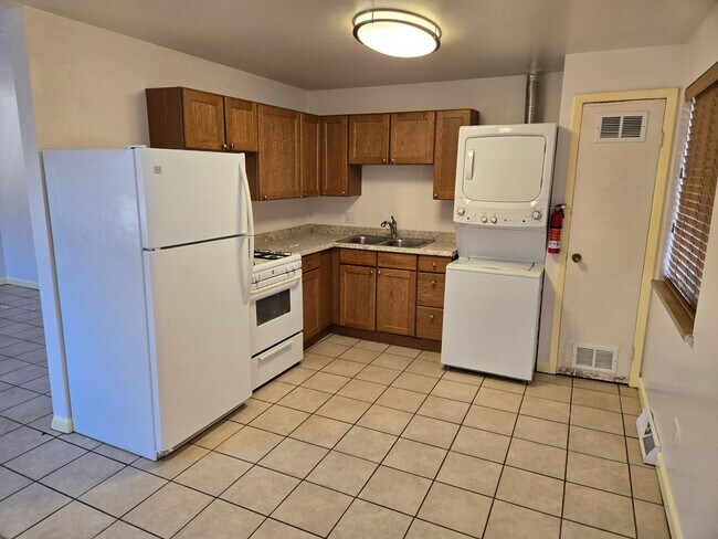 Photo - 61-65 S Quitman Apartment