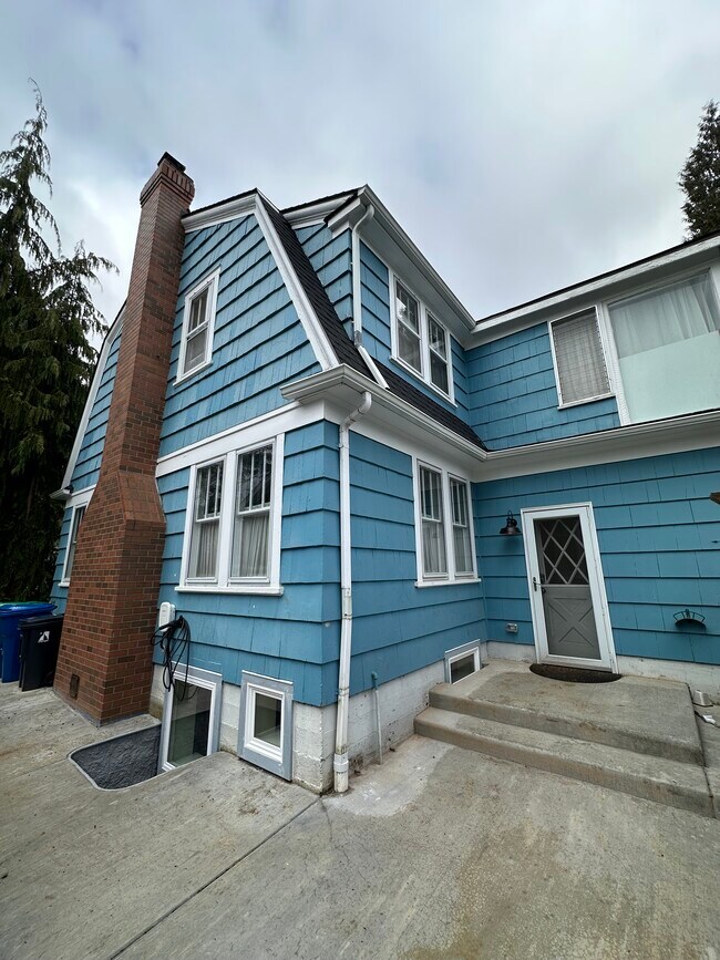 Foto del edificio - 2412 Columbia St SW