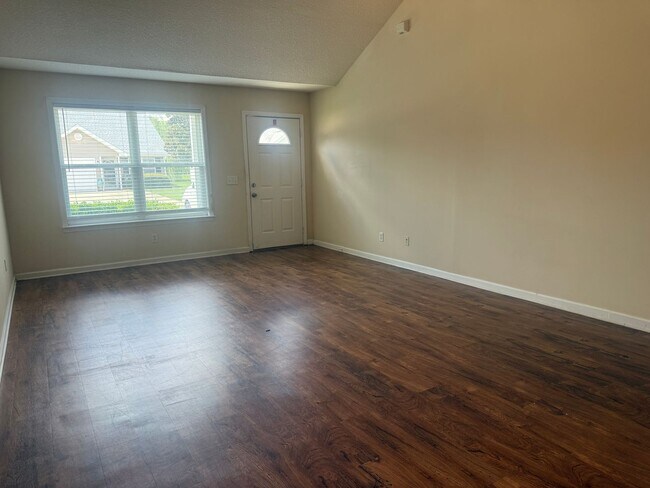 Foto del edificio - 300 Promise Ln