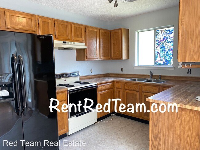 Foto del edificio - 3 br, 2 bath House - 1418 Woodfern Dr.