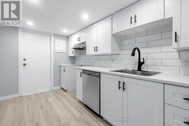 Building Photo - 883-883 Somerset St W