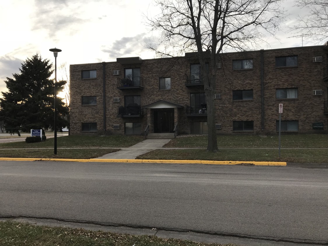 Foto principal - 728 7th Ave S