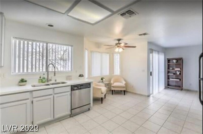 Foto del edificio - 8369 Hidden Hills Dr