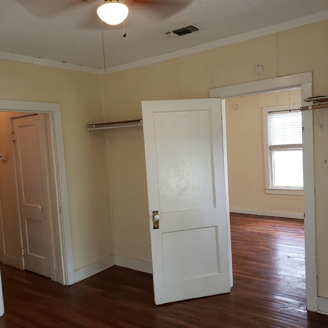 Building Photo - 817 Porter St