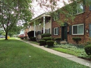 Building Photo - 2624 Parklawn Dr