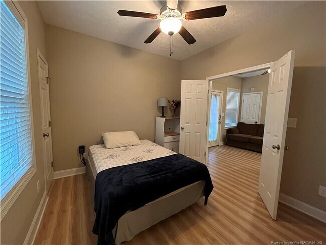 Foto del edificio - 1324 Jordan St