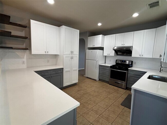 Building Photo - 2212 Buffalo Tundra Dr