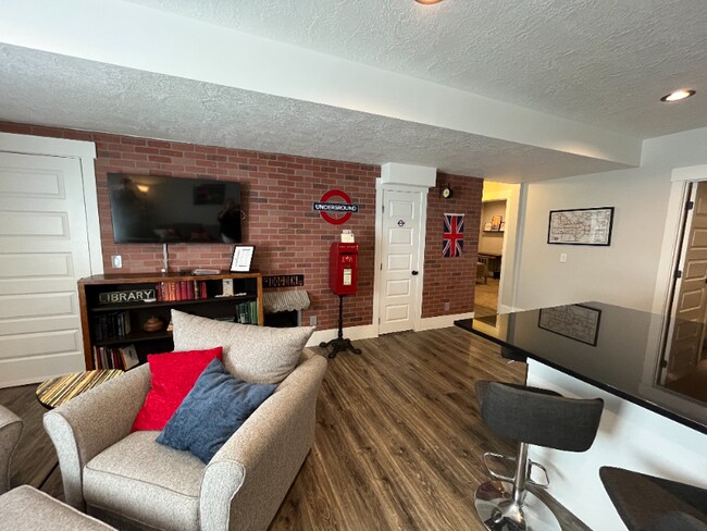 Foto del edificio - 364 Clark Cir