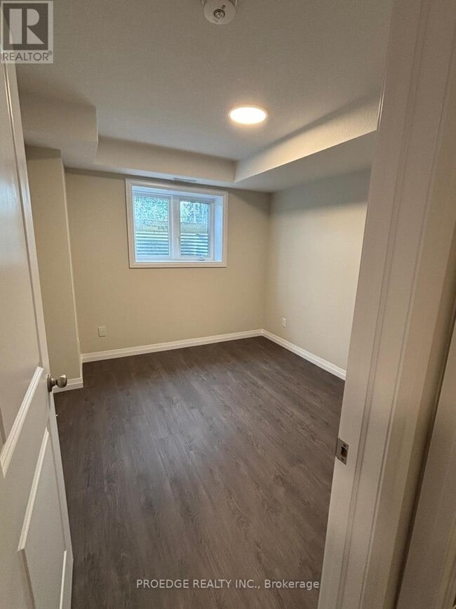 Photo du bâtiment - 410-410 Northfield Dr W