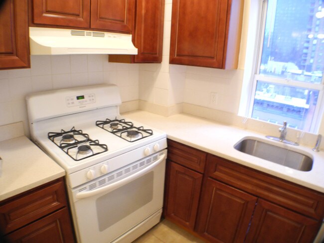 Building Photo - 451 W 44th St