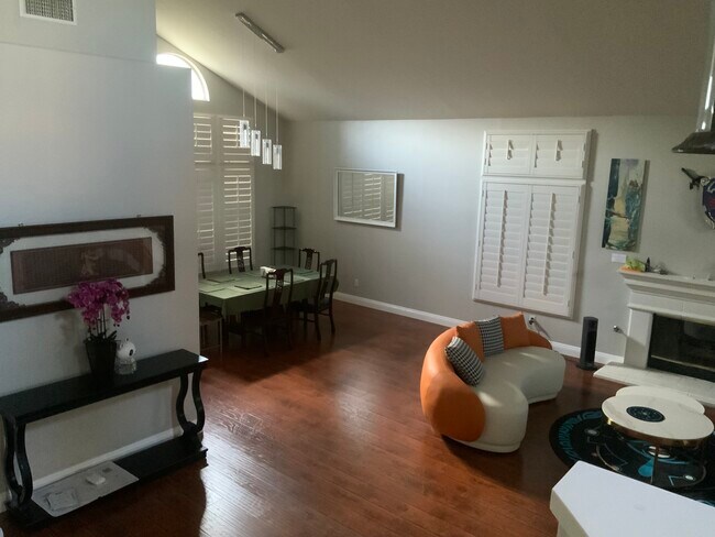 Living room - 40597 Erie Ct
