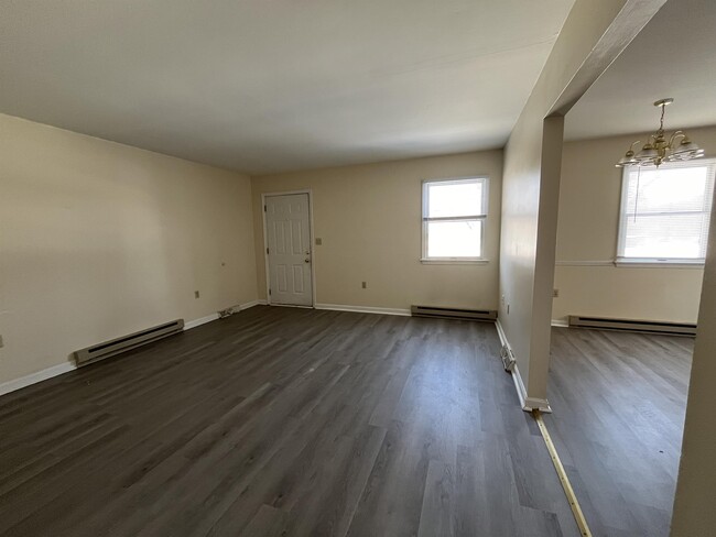 Building Photo - 702 Thomas Ln