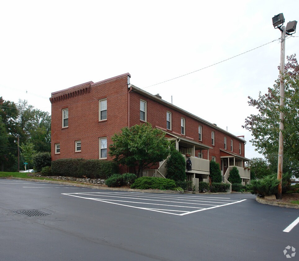 Building Photo - 456 W Liberty St