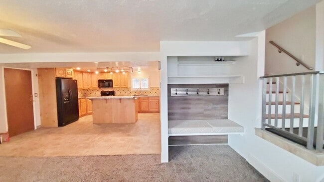 Building Photo - 3 Bd 1.5 Bath Home