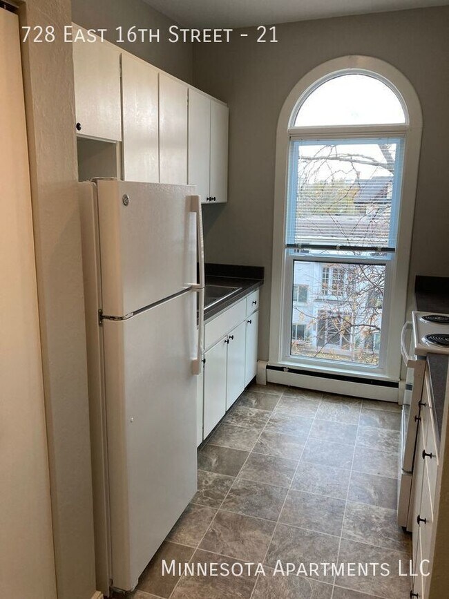 Building Photo - Newly Renovated 1 Bedroom