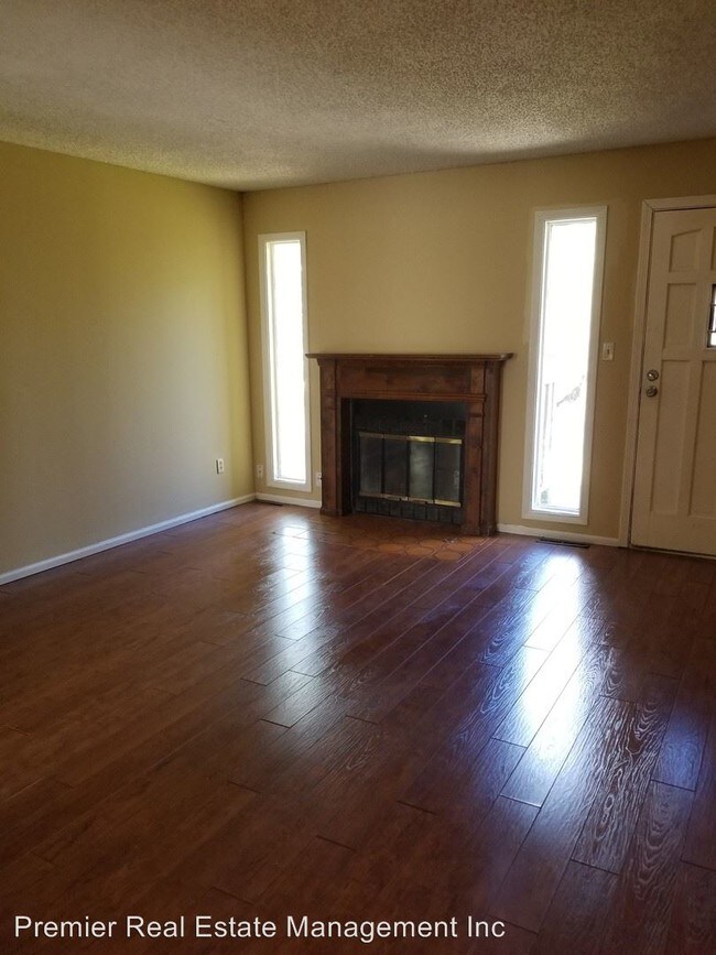 Building Photo - 317 NW Highland Ln