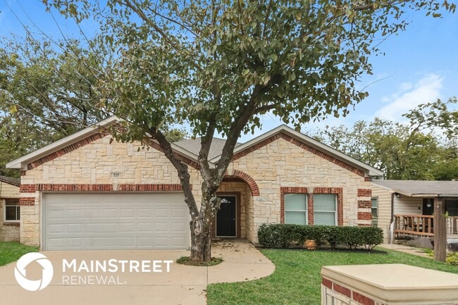 Building Photo - 426 Bass Rd Building Photo - 426 Bass Rd