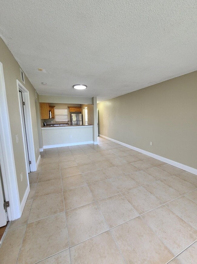 Building Photo - 1520 Lake Crystal Dr