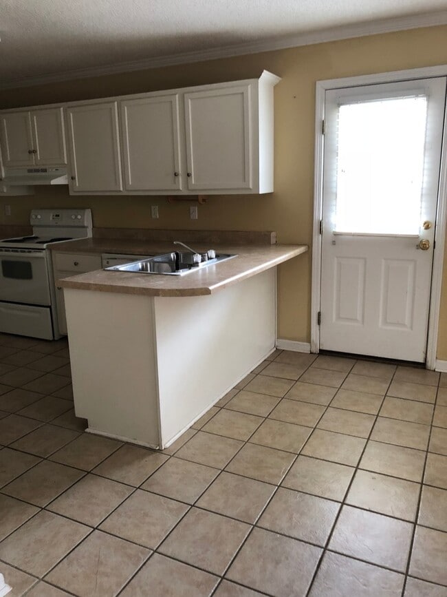 Building Photo - 101 Private Rd 3089