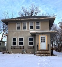 Building Photo - 907 Albion Ave