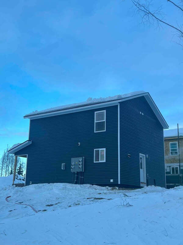 Building Photo - 1363 W Spruce Ave