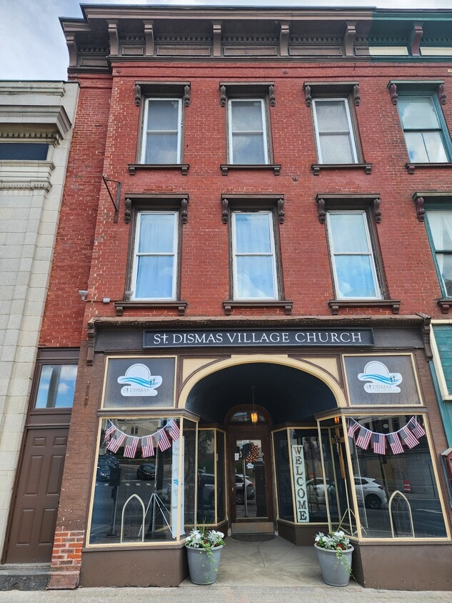 EXTERIOR VIEW - 432 E Main St