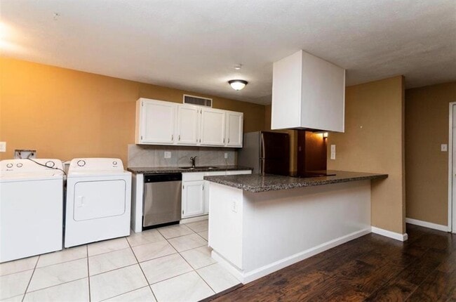 Building Photo - 6314 Edenglen Ct