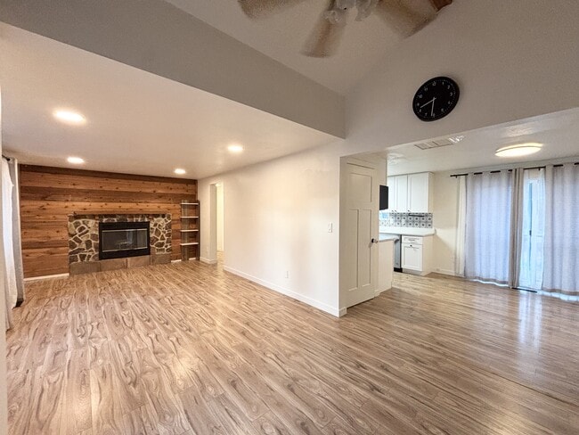 Photo - 11299 Woodhill Dr (Sandy, UT) House