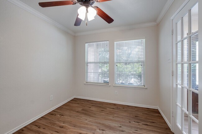 Foto del edificio - 6767 Wayman Ridge