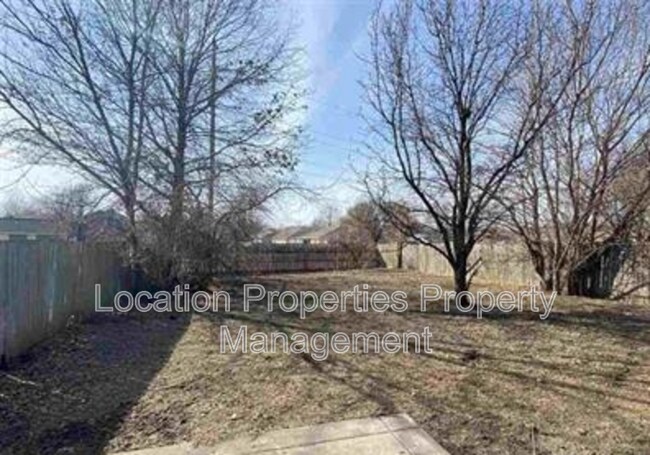Building Photo - 2809 Meadow Dr