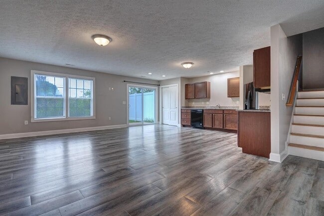 Building Photo - 430 Twisted Oak Dr NW