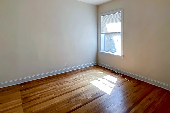 Foto del edificio - 3820 N Sheffield Ave