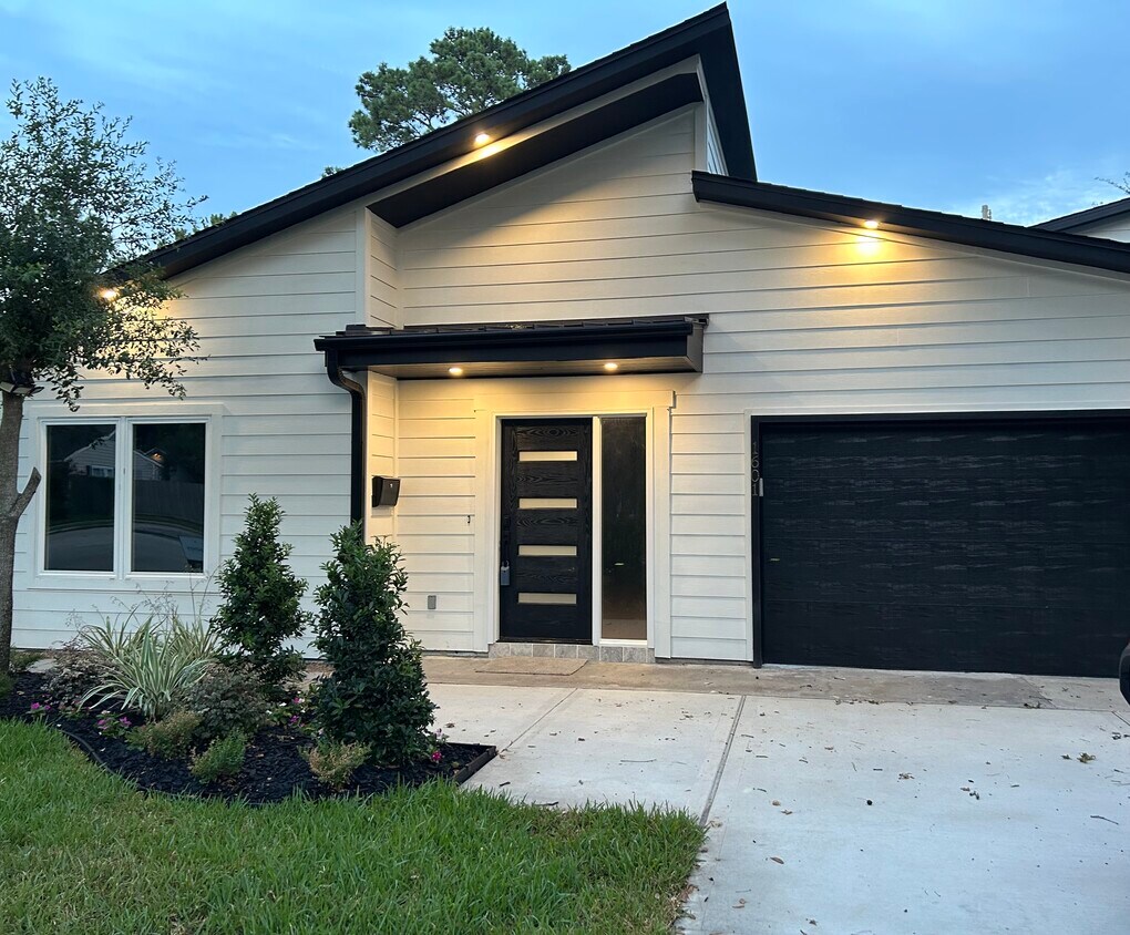 Primary Photo - 1601 Libbey Dr